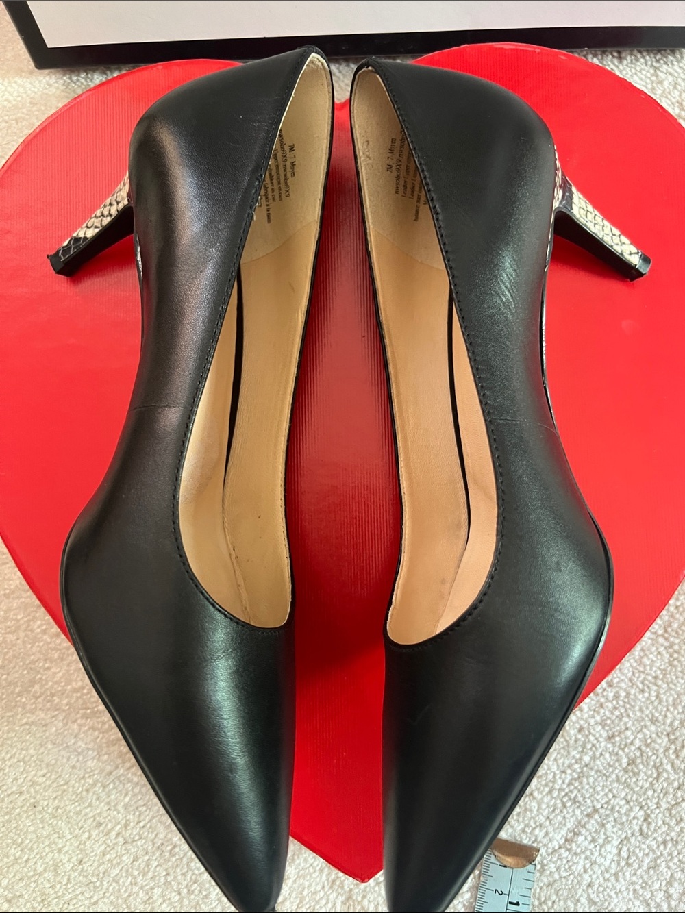 Nine West Black Leather Pointed-Toe Pumps with Snake Patterned Heel 💛